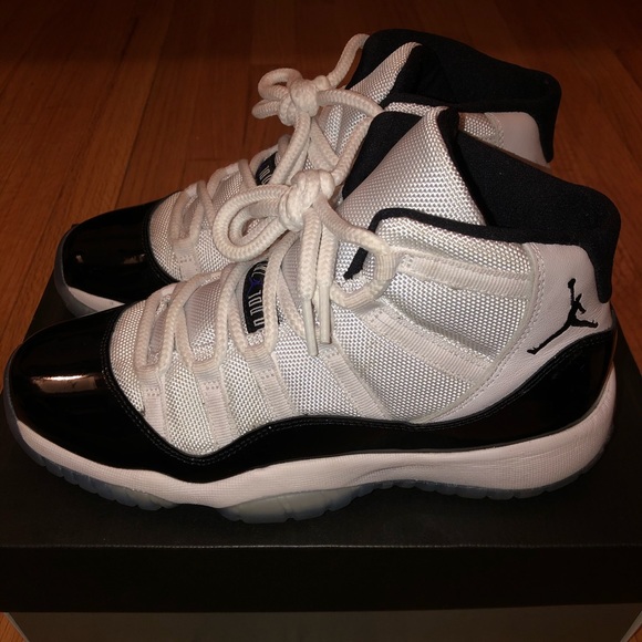 Air Jordan 11s Concords (GS) - Picture 2 of 8